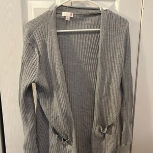 gray cardigan with pockets